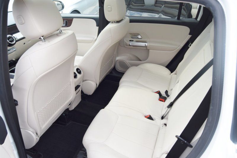 Used 2022 Mercedes-Benz GLB 250 4MATIC w/ Premium Package Lite image 25