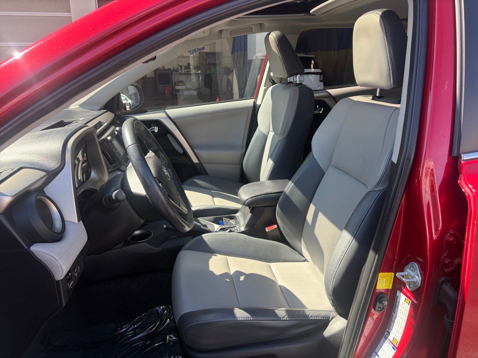 Used 2013 Toyota RAV4 Limited AWD/4WD image 17