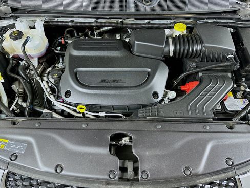 Used 2024 Chrysler Pacifica Touring-L FWD image 29
