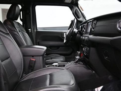 Used 2022 Jeep Wrangler Unlimited Sahara w/ Cold Weather Group AWD/4WD image 7