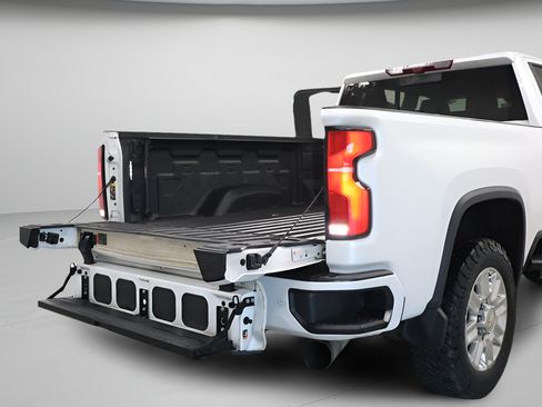 Used 2024 Chevrolet Silverado 2500 High Country w/ High Country Premium Package AWD/4WD image 39
