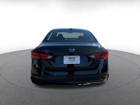 Used 2025 Nissan Altima 2.5 SV image 12