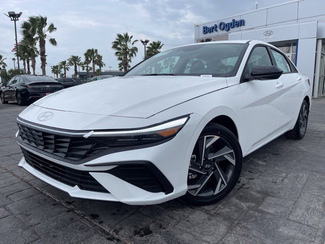 New 2025 Hyundai Elantra SEL FWD image 3