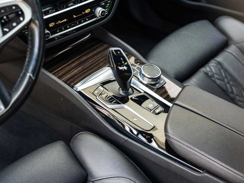 Used 2021 BMW 530i w/ M Sport Package RWD image 18