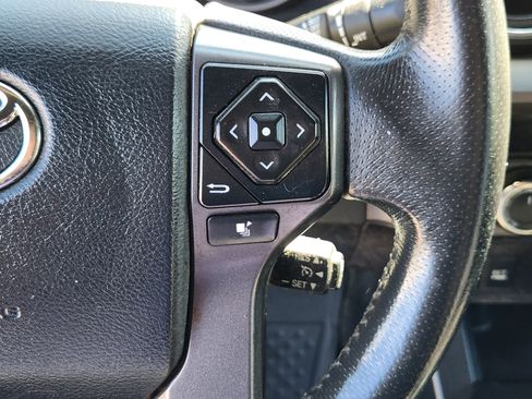 Used 2017 Toyota Tacoma TRD Sport w/ Tow Package (A/T) AWD/4WD image 23