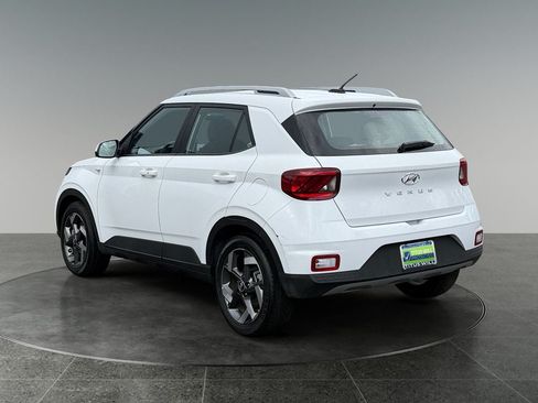 Used 2025 Hyundai Venue SEL FWD image 7