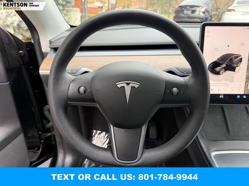 Used 2022 Tesla Model Y Long Range image 16
