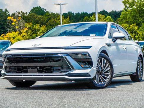 Certified 2025 Hyundai Sonata SEL FWD image 1