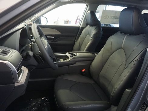 New 2026 Toyota Grand Highlander Platinum image 24