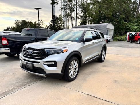 Used 2021 Ford Explorer XLT w/ Equipment Group 202A image 1