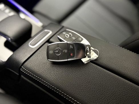 Used 2023 Mercedes-Benz EQB 300 4MATIC image 23