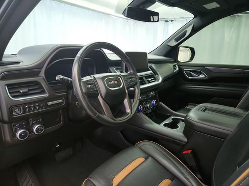 Used 2022 GMC Yukon XL AT4 w/ Technology Package AWD/4WD image 9