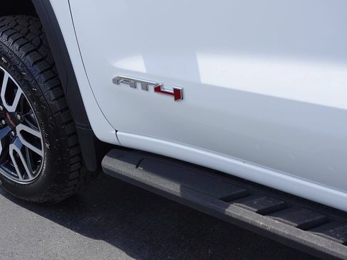 Used 2024 GMC Sierra 1500 AT4 w/ Technology Package AWD/4WD image 15