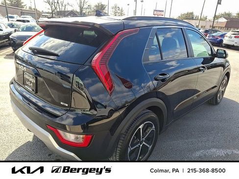 Used 2023 Kia Niro EX image 5