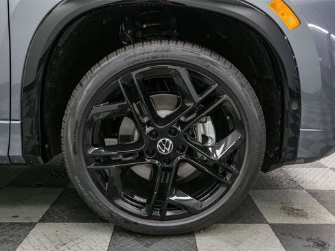 New 2026 Volkswagen Tiguan SE R-Line image 13