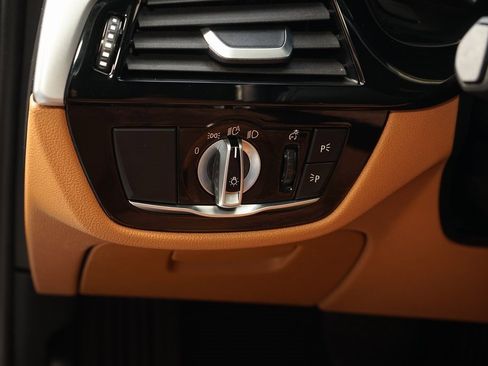 Used 2019 BMW 530i w/ Convenience Package image 26