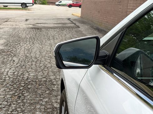 Used 2024 Chevrolet Equinox LT AWD/4WD image 16