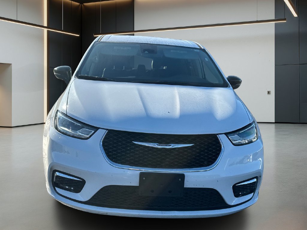 Used 2024 Chrysler Pacifica Limited FWD image 9