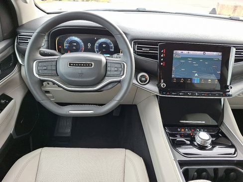 Used 2023 Jeep Wagoneer L Series II image 12