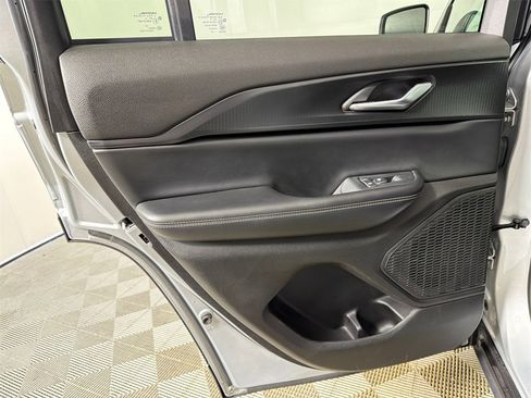 Used 2023 Jeep Grand Cherokee Laredo image 21