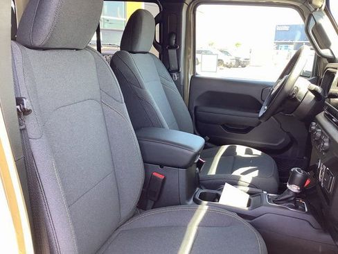 New 2025 Jeep Gladiator Sport image 37