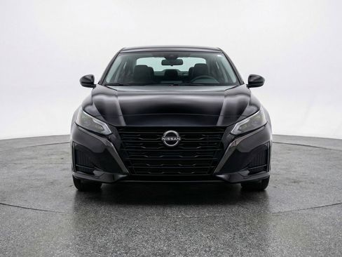 Used 2025 Nissan Altima 2.5 SV image 2