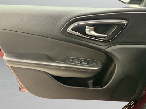 Used 2015 Chrysler 200 Limited w/ Convenience Group image 22