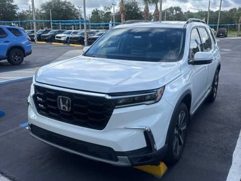 Used 2024 Honda Pilot Touring image 1