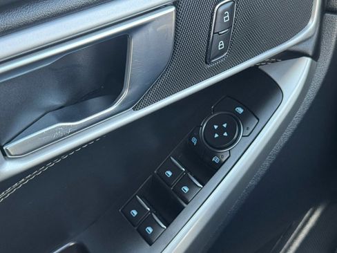 Used 2021 Ford Explorer XLT image 7