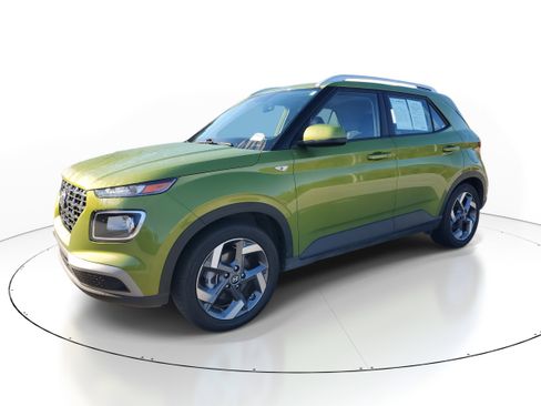 Used 2024 Hyundai Venue SEL image 3