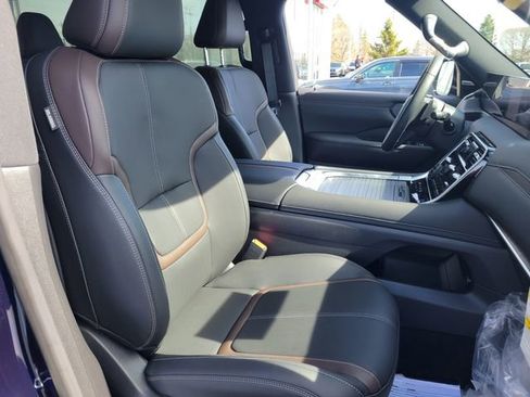 New 2025 Nissan Armada SL w/ Captain's Chari Seat Package image 43