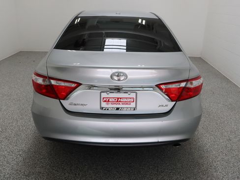 Used 2016 Toyota Camry XLE w/ Moonroof Package FWD image 8