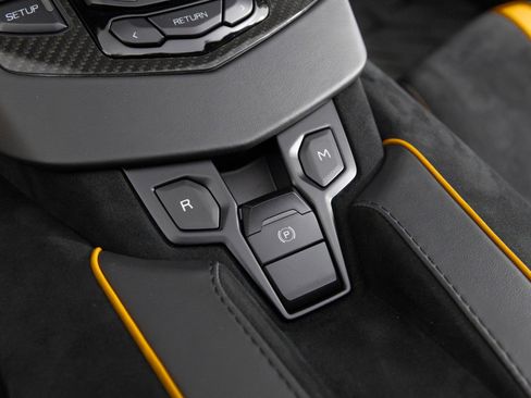 Used 2020 Lamborghini Aventador SVJ image 30