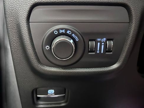Used 2024 Jeep Grand Cherokee Altitude AWD/4WD image 7