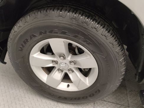 Used 2017 RAM 1500 Classic SLT image 31