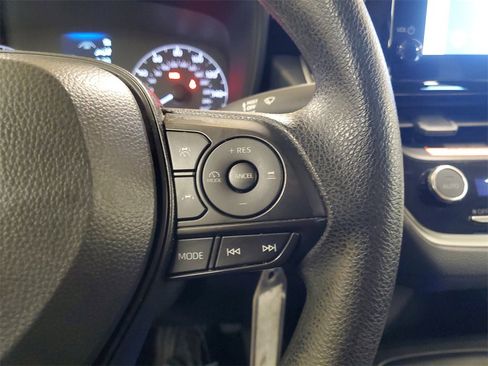 Used 2025 Toyota Corolla LE image 21