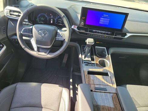 New 2026 Toyota Sienna Limited FWD image 26