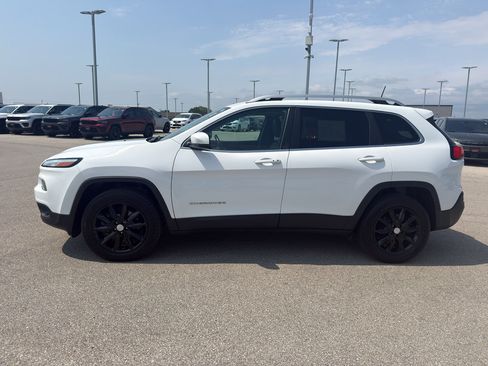 Used 2018 Jeep Cherokee Limited w/ Trailer Tow Group AWD/4WD image 6