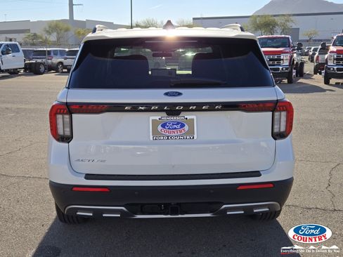 New 2026 Ford Explorer Active w/ Active Comfort Package image 4