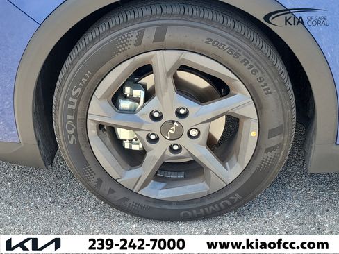 Used 2025 Kia K4 LXS FWD image 9