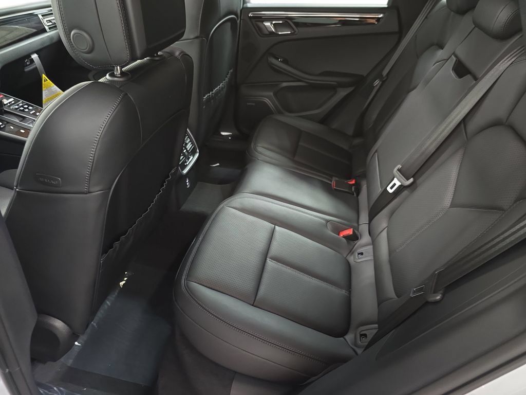 Certified 2026 Porsche Macan S AWD/4WD image 24