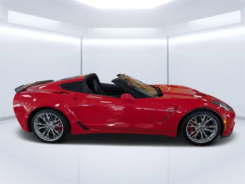 Used 2015 Chevrolet Corvette Z06 w/ 3LZ Preferred Equipment Group image 2