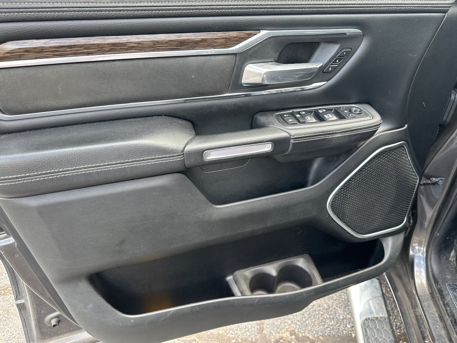 Used 2019 RAM 1500 Laramie RWD image 11