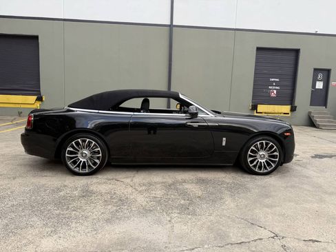 Used 2018 Rolls-Royce Dawn RWD image 58