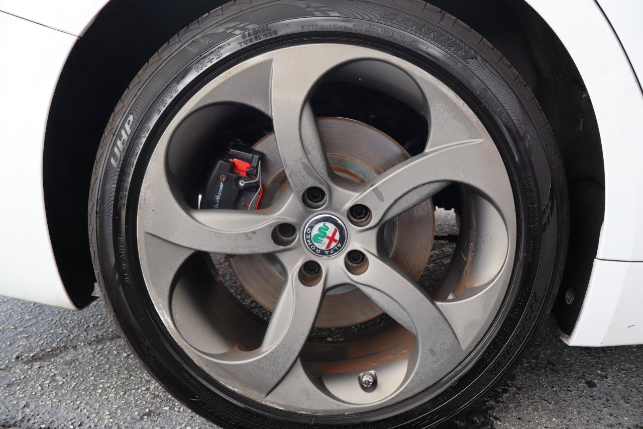 Used 2018 Alfa Romeo Giulia RWD image 33