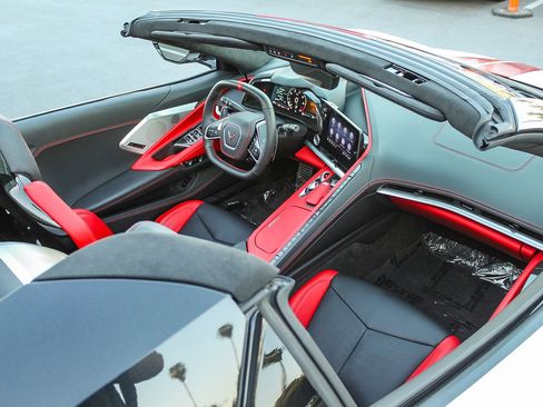 Used 2023 Chevrolet Corvette Stingray Premium Conv w/ Z51 Performance Package image 27