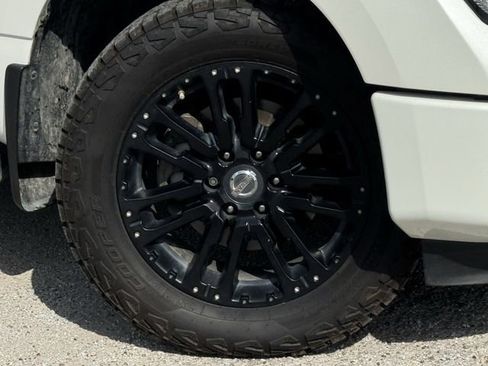 Used 2019 Nissan Titan SV w/ SV Convenience Package AWD/4WD image 32