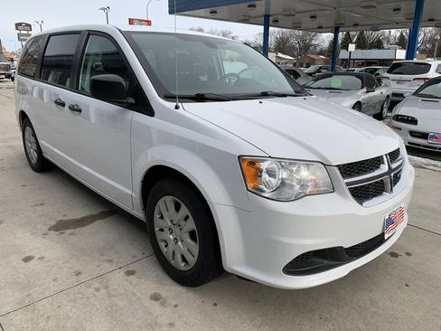 Used 2019 Dodge Grand Caravan SE w/ UConnect Hands-Free Group image 4