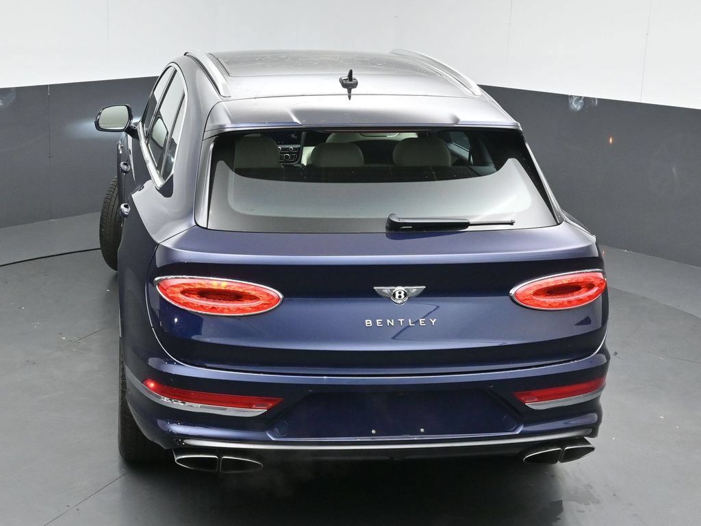 Used 2021 Bentley Bentayga AWD/4WD image 41