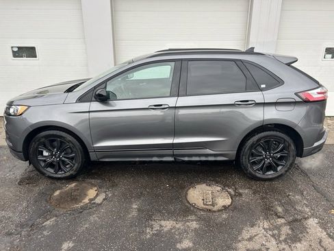 Used 2024 Ford Edge SE w/ Black Appearance Package image 3